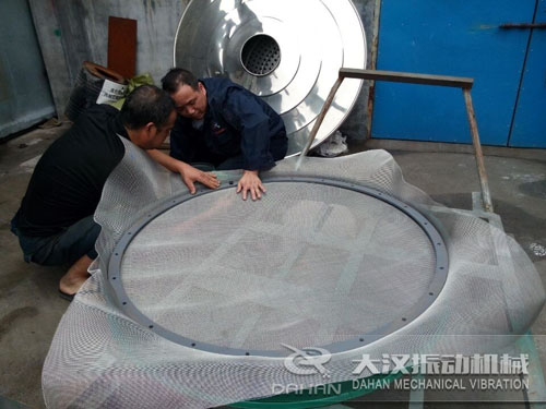 子母扣網(wǎng)架使用螺絲擰緊 子母扣網(wǎng)架使用螺絲擰緊